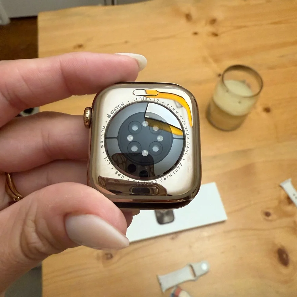 Apple Watch Series 10 with GPS 42mm - Picture 2 of 4